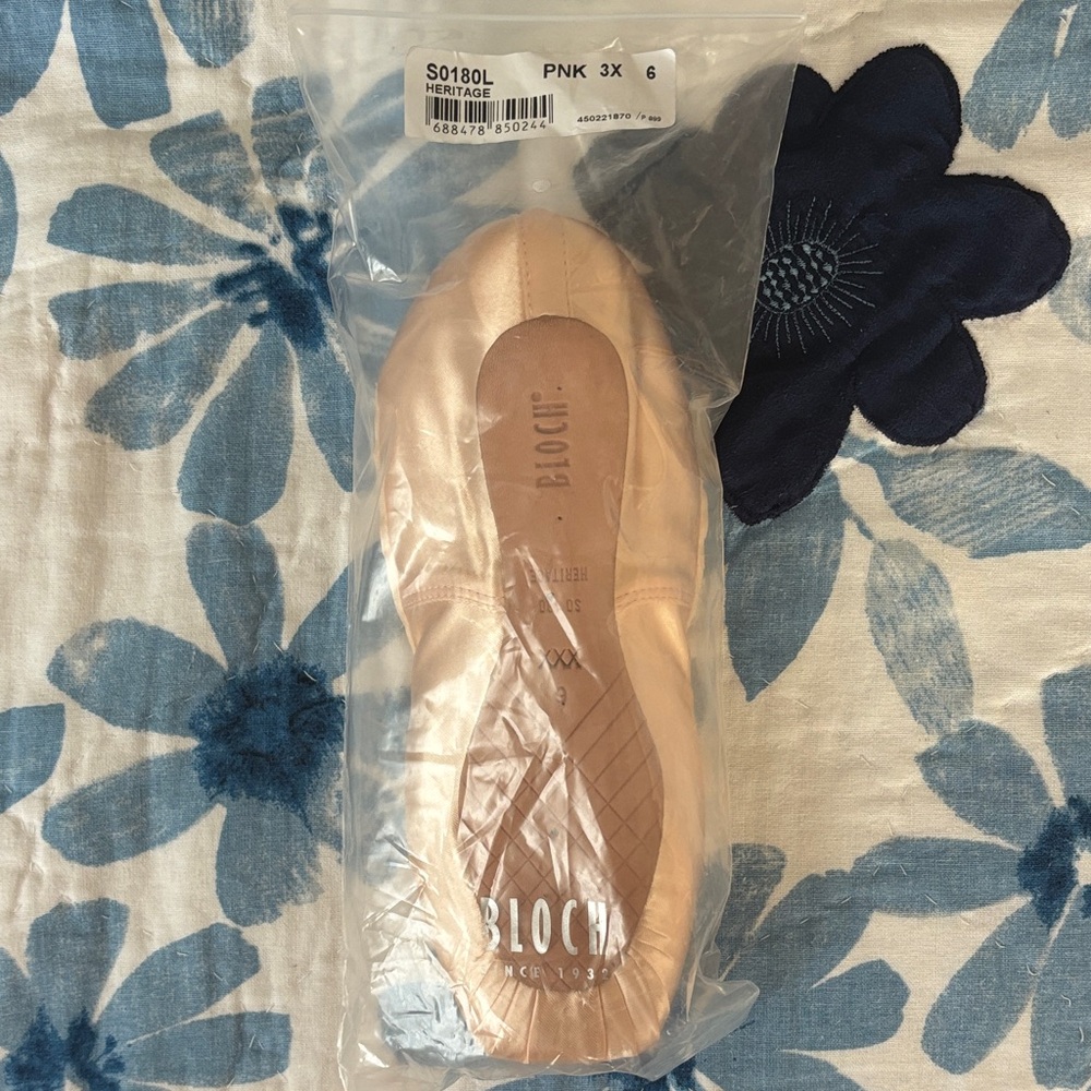 Bloch Women’s Pointe Shoes size 6 XXX